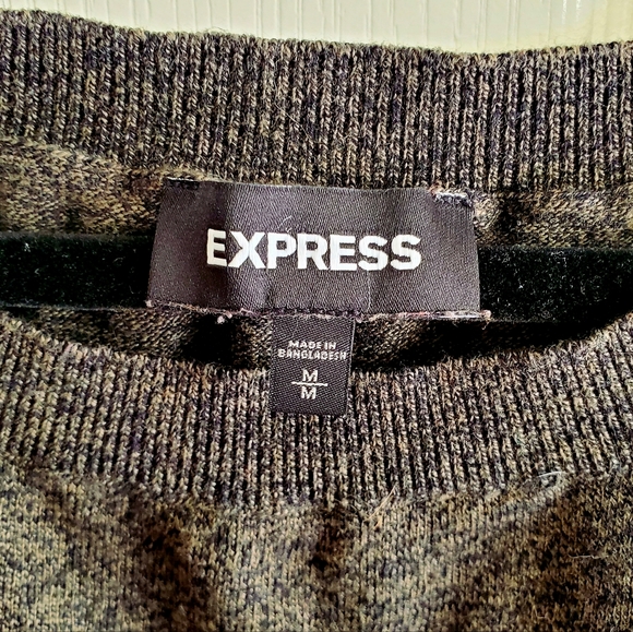 Express Olive Green Quarter Sleeve Sweater with Rounded Hem Size Medium - Picture 5 of 6